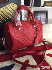 廠家批發招募微信代理，優質服裝、鞋帽、箱包、首飾貨源等你來拿